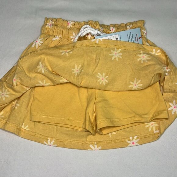 Cat & Jack Light Mustard Daisy print Scooter Skirt Size 3T - Picture 3 of 5